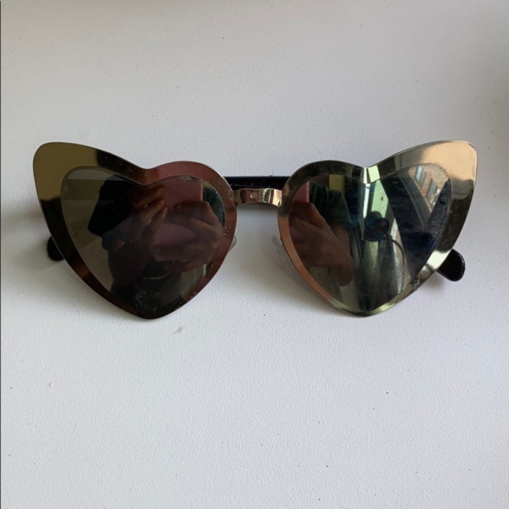 Mirrored Heart Shaped Sunglasses 🖤🖤